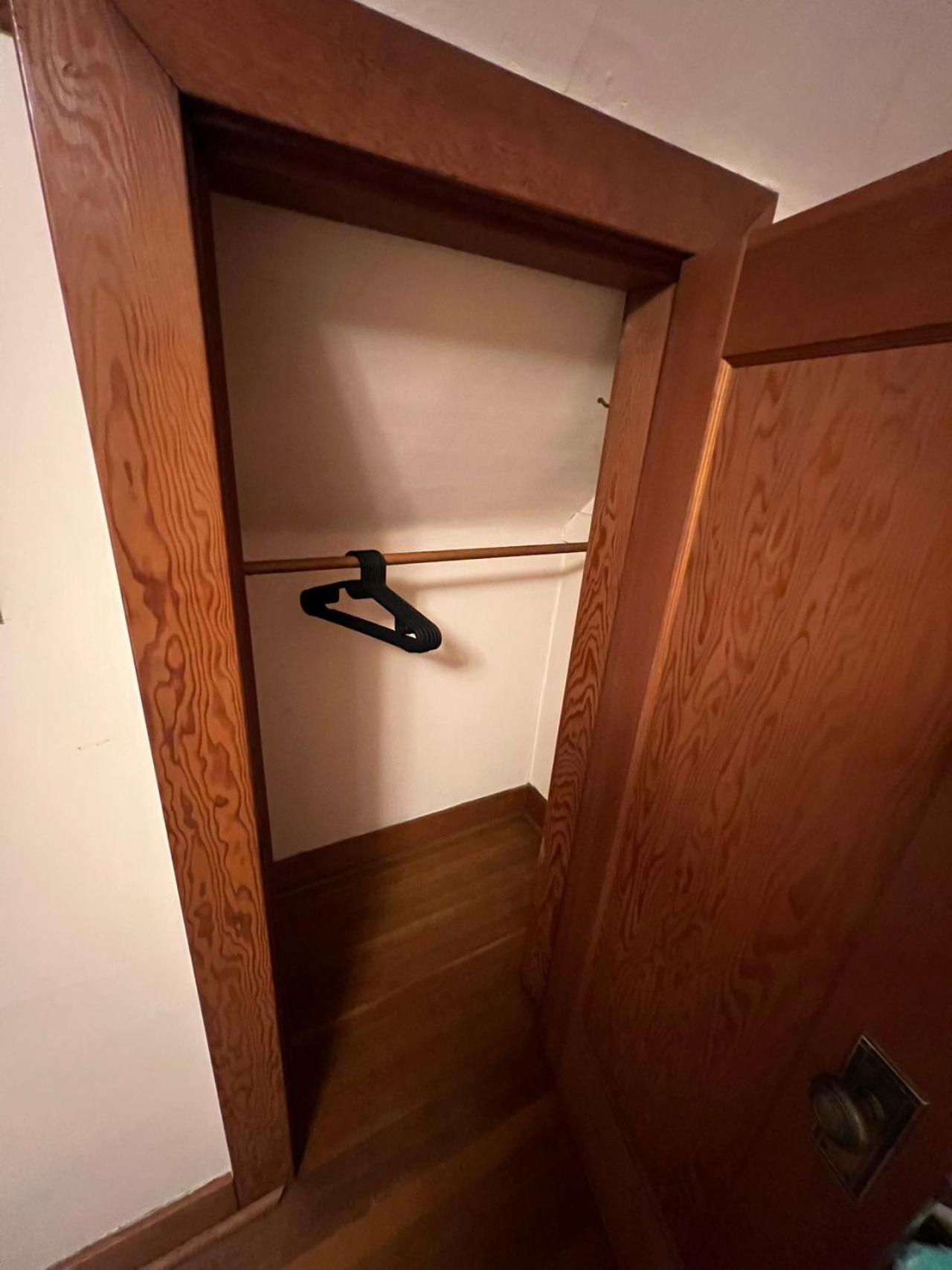 Vintage And Secluded Room In Vancouver West Exterior photo