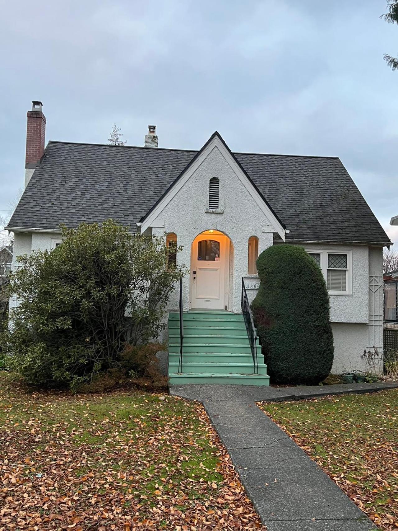 Vintage And Secluded Room In Vancouver West Exterior photo